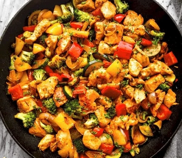 Garlicky chicken breast and colorful vegetables in a skillet recipe