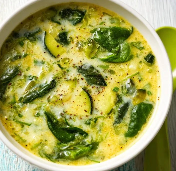 Summer Soup with Spinach and Zucchini